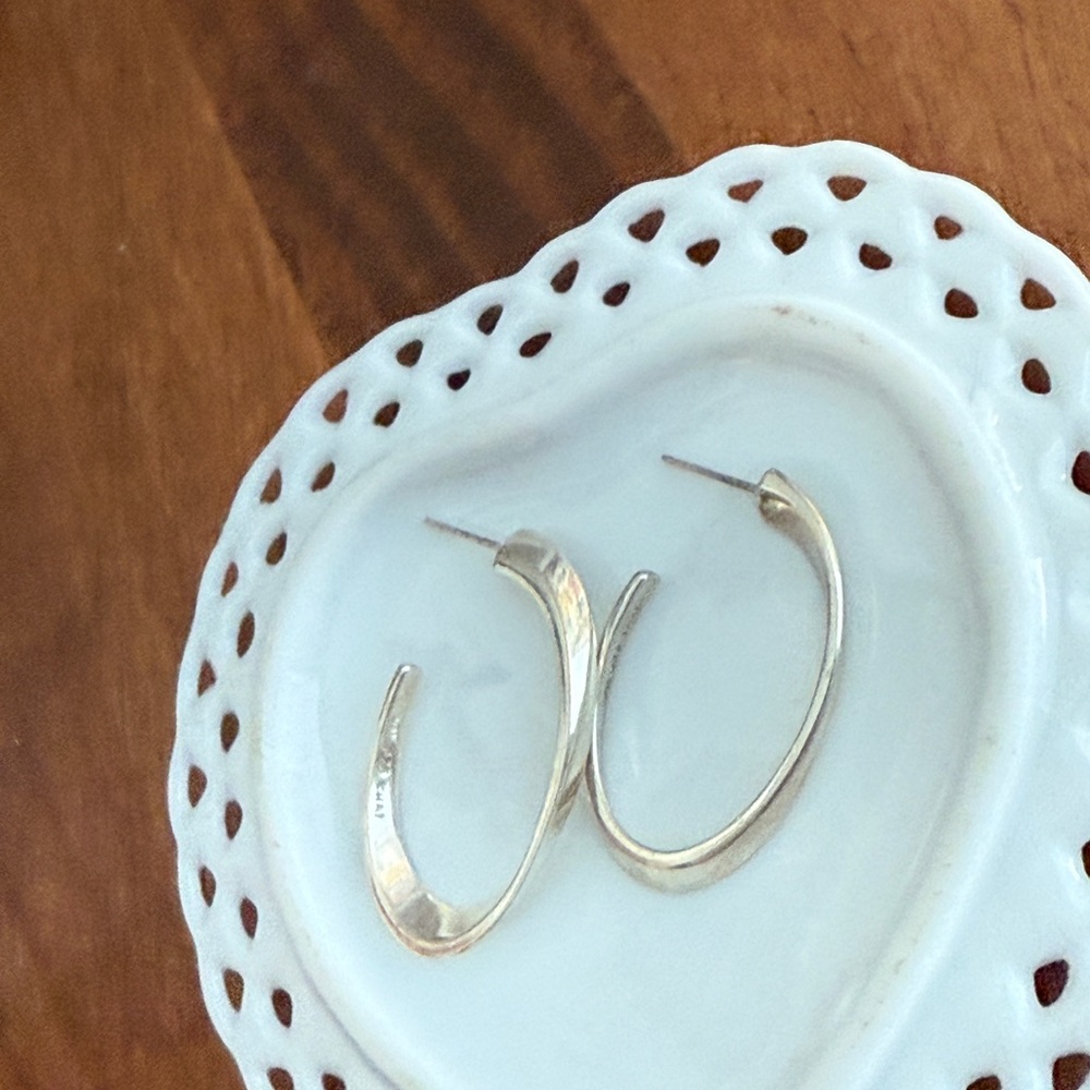Vintage Women’s 925 sterling silver C Twist Hoop Earrings - Picture 2 of 7
